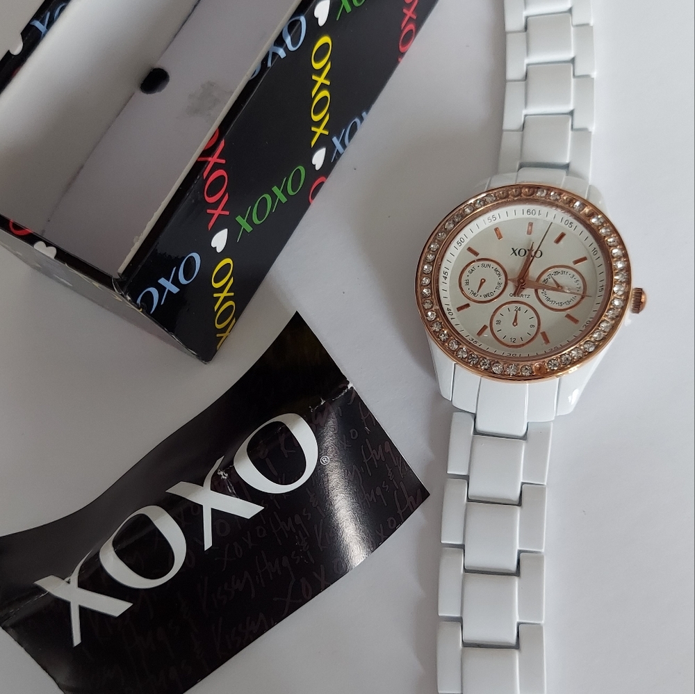 XOXO Womens Watch, Rhinestone watch, Quartz watch, Rose-tone watch